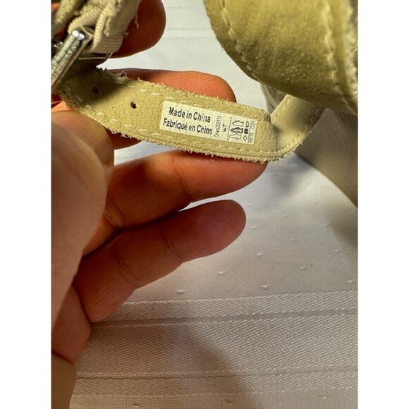 Women’s Crocs Wedge Sandals Size 7 Beige Leopard Strap Lightweight Comfort - Picture 7 of 7